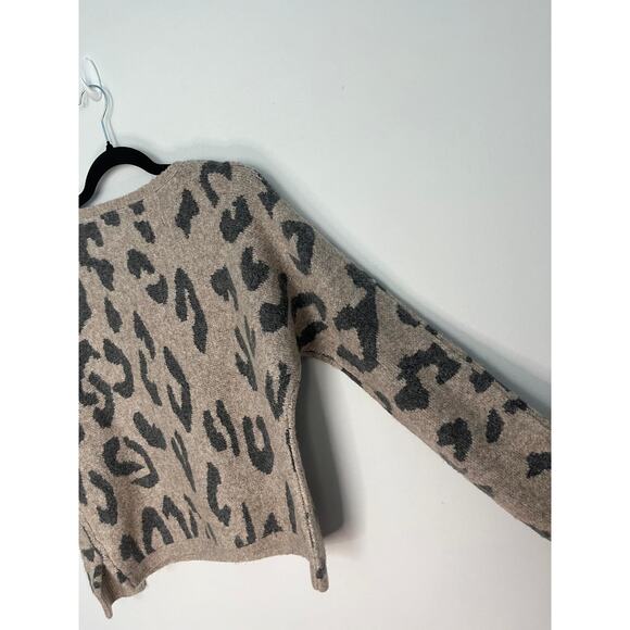 Hem & Thread Leopard Print Sweater Women Small Taupe Gray Pullover Fuzzy Knit - Picture 6 of 7